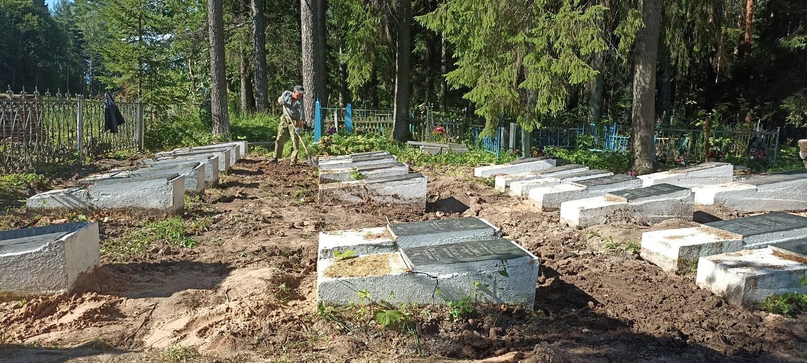 Активное благоустройство воинского кладбища продолжается в Вытегре